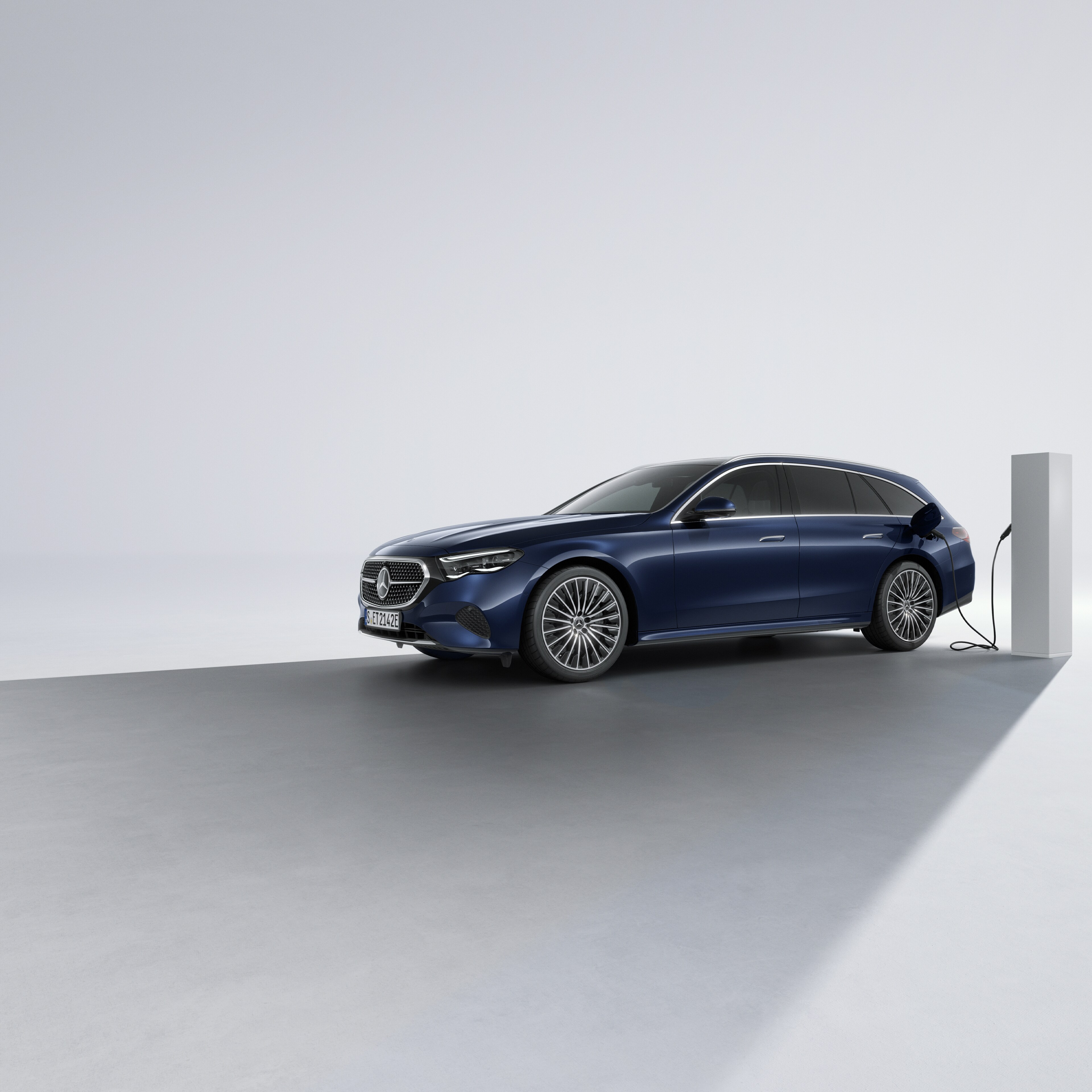 Plug-in hybrid models | Mercedes-Benz A plug-in hybrid vehicle from Mercedes-Benz in a rear side view at a charging station.
